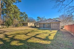 Family Home about 5 Mi to Downtown Little Rock!